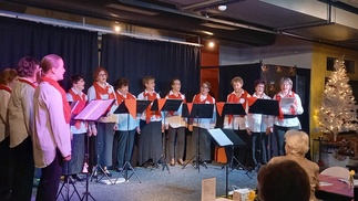 Laulua elämä soi laulettiin viimeisenä.
Kuva Maija-Liisa Valkonen.