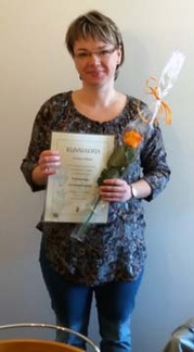 Svetlana sai kuoronjohtajan merkin ja kunniakirjan.