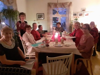 Pidimme pikkujoulut Raili kuorolaisen luona 20.11.2020.
Söimme hyvin ja lauloimme joululauluja.